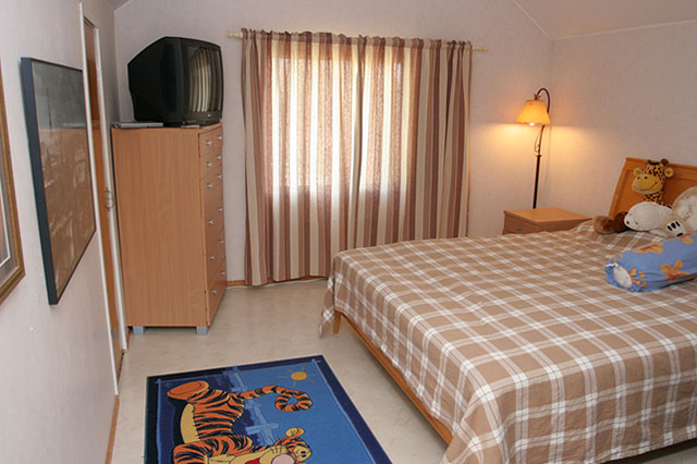 bedroom01
